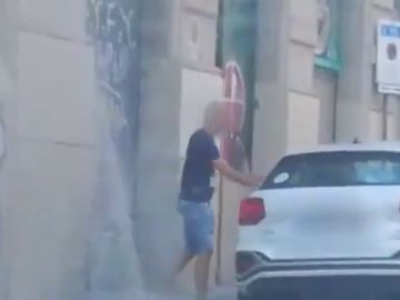 Los Mossos detienen a un hombre que robó en el interior de un vehículo gracias al vídeo de un ciudadano anónimo