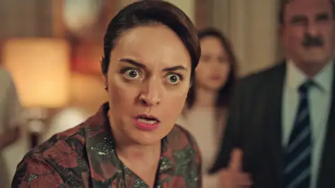 Avance de ‘Inocentes’: Safiye pierde los nervios al ver a Inci con su padre: “¡Tengo que matarla!” Avance de ‘Inocentes’: Safiye pierde los nervios al ver a Inci con su padre: “¡Tengo que matarla!”