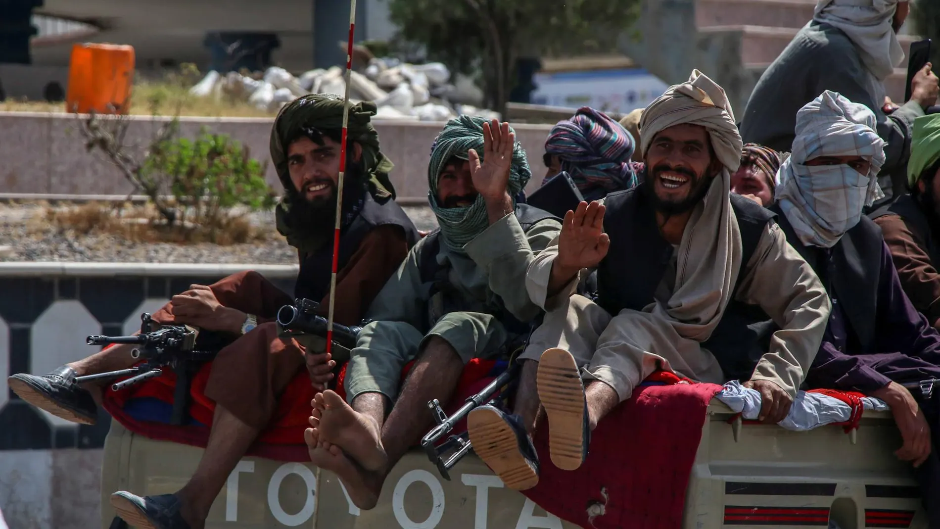 Los talibanes amenazan a EE:UU si no retiran las tropas antes del 31 de agosto