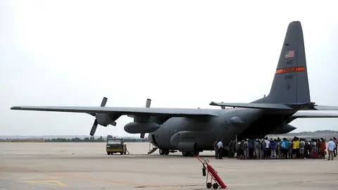 Aterriza en Torrejón de Ardoz el primero de los 2 aviones que llegan hoy a España procedentes de Afganistán Aterriza en Torrejón de Ardoz el primero de los 2 aviones que llegan hoy a España procedentes de Afganistán