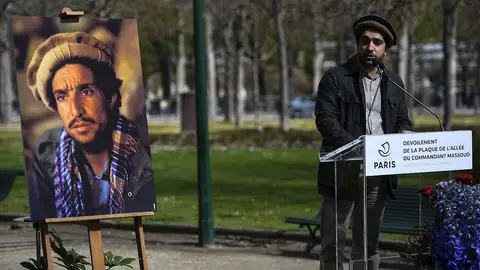 Ahmad Massoud (d), hijo del icónico guerrillero Ahmad Shah Massoud (i), conocido como el "León de Panjshir". Ahmad Massoud (d), hijo del icónico guerrillero Ahmad Shah Massoud (i), conocido como el "León de Panjshir".