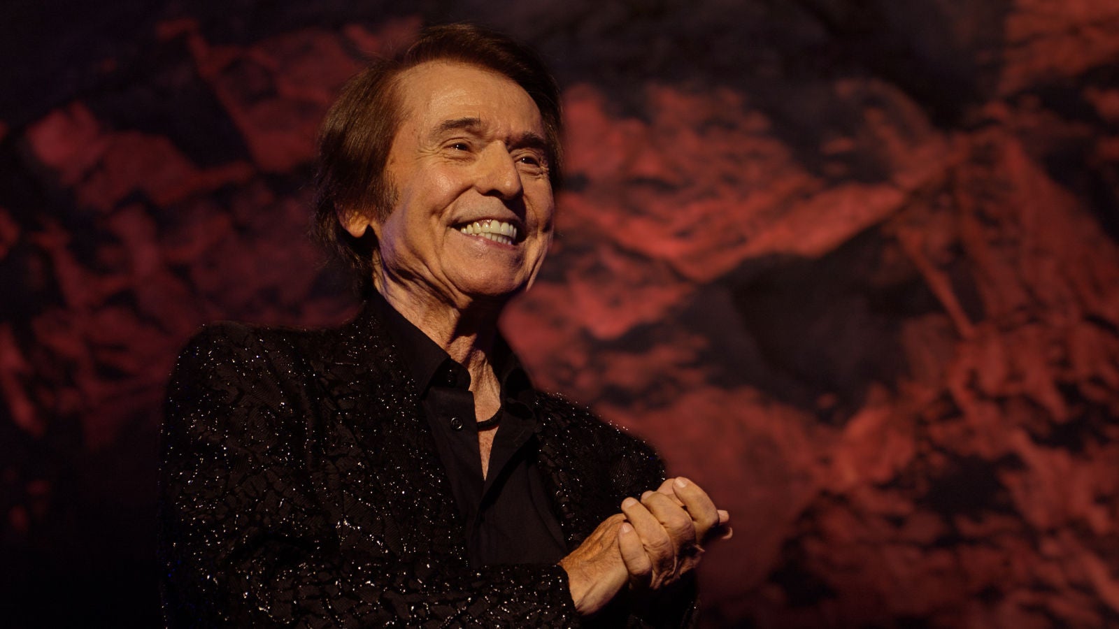 Raphael arrasa de nuevo en Starlite Catalana Occidente con un exquisito espectáculo que conmueve a sus incondicionales