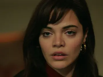 El encuentro más tenso e incómodo entre Züleyha y Yilmaz El encuentro más tenso e incómodo entre Züleyha y Yilmaz