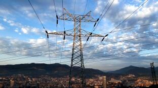 Una torre de transporte de energ&iacute;a perteneciente a red el&eacute;ctrica