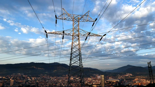 Torre de transporte de energía de la red eléctrica Una torre de transporte de energía perteneciente a red eléctrica