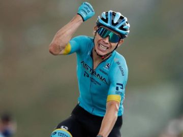 Miguel Ángel López se hace con la victoria en el insólito Altu d’El Gamoniteiruno y Roglic mantiene el liderato en la Vuelta a España 2021
