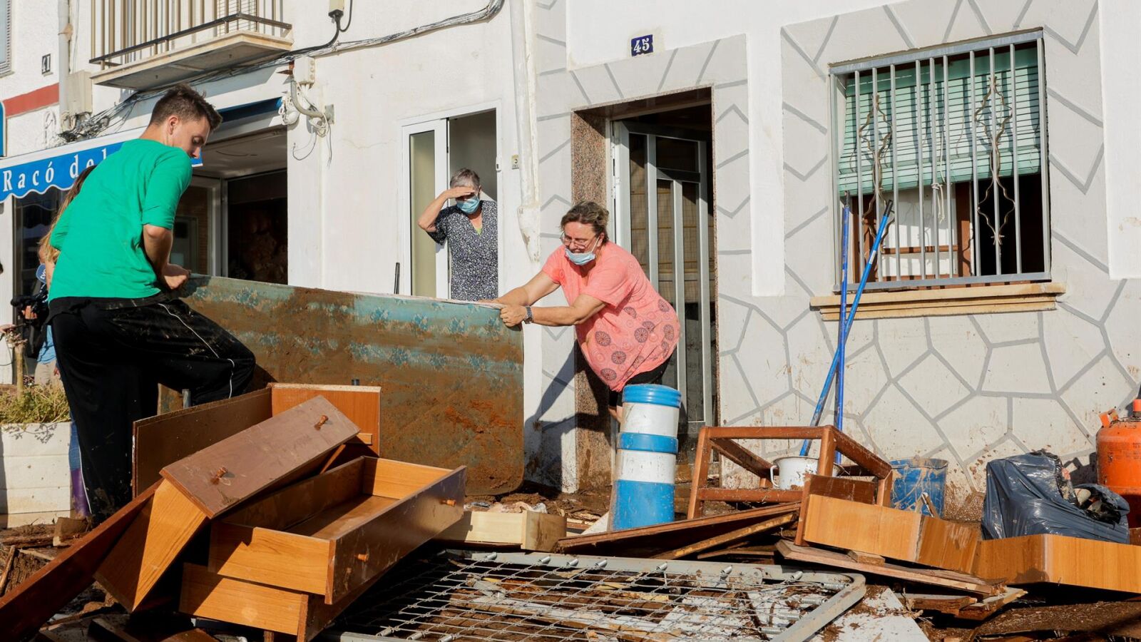 Qué hacer si se sufre una inundación por la DANA y cómo reclamar al seguro la indemnización 