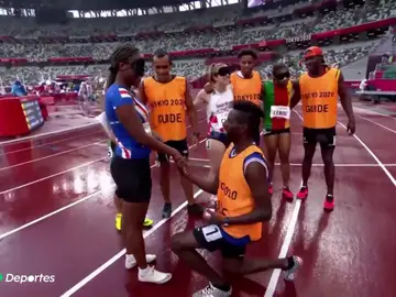Pedida de mano en los JuegosUn guía pide matrimonio a una atleta Pedida de mano en los JuegosUn guía pide matrimonio a una atleta