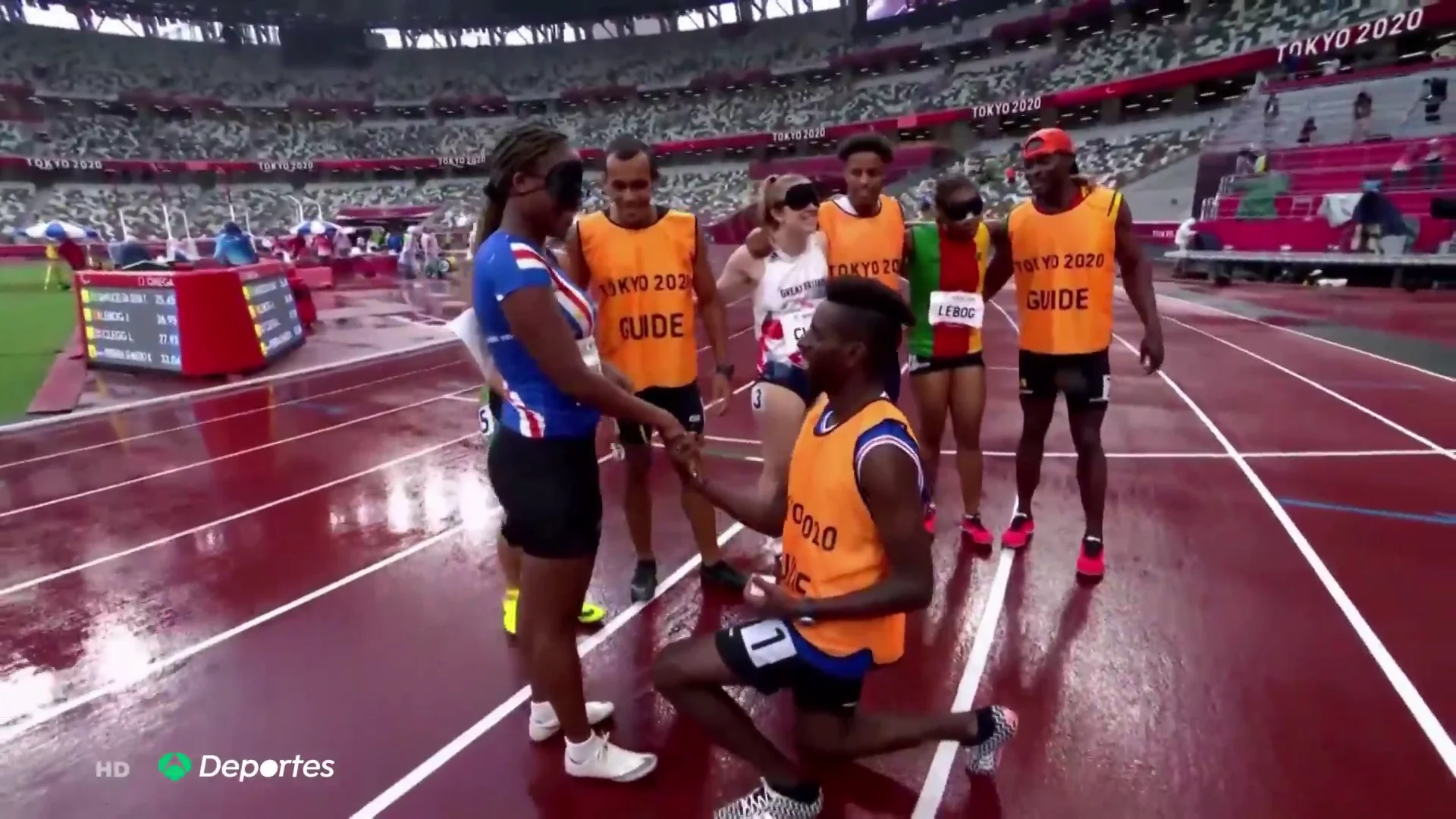 Pedida de mano en los JuegosUn guía pide matrimonio a una atleta Un guía pide matrimonio a una atleta