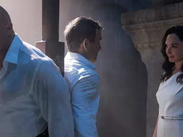 Dwayne Johnson, Ryan Reynolds y Gal Gadot en 'Alerta roja' Dwayne Johnson, Ryan Reynolds y Gal Gadot en 'Alerta roja'