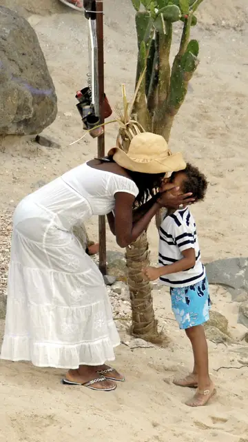 Nicole Coste y su hijo Alexandre Nicole Coste y su hijo Alexandre