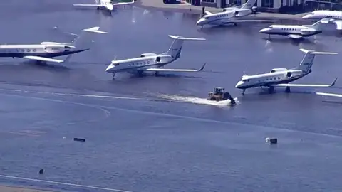 El huracán Ida provoca el caos en Nueva York e inunda calles, el metro y el aeropuerto El huracán Ida provoca el caos en Nueva York e inunda calles, el metro y el aeropuerto