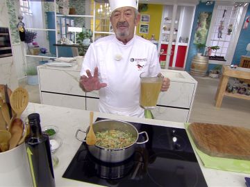 Karlos Argui&ntilde;ano te ense&ntilde;a el truco para que te quede de diez el risotto de verduras