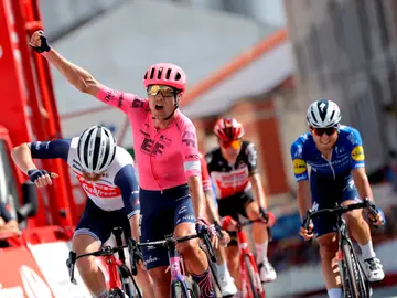 Cort Nielsen gana al sprint su tercera etapa en esta Vuelta España y Roglic asegura el maillot un día más Cort Nielsen gana al sprint su tercera etapa en esta Vuelta España y Roglic asegura el maillot un día más