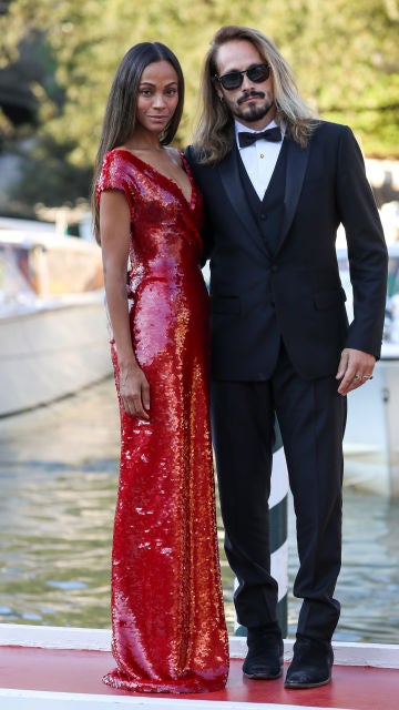 Zoe Saldana y su marido Marco Perego en el Festival de Venecia