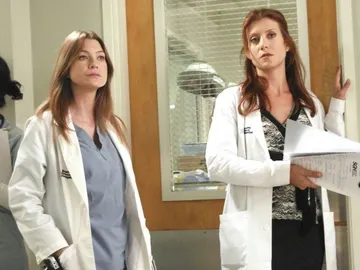 Ellen Pompeo y Kate Walsh en 'Anatomía de Grey' Ellen Pompeo y Kate Walsh en 'Anatomía de Grey'