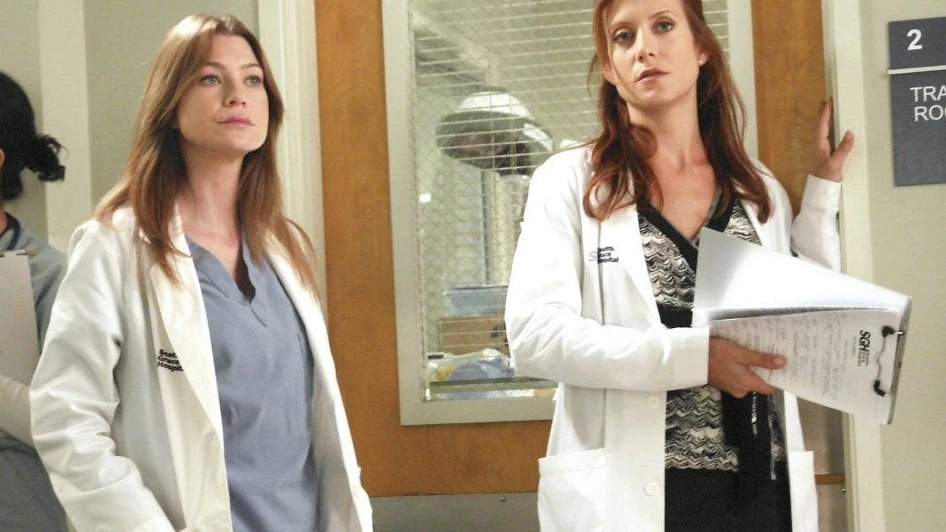 Ellen Pompeo y Kate Walsh en 'Anatom&iacute;a de Grey'