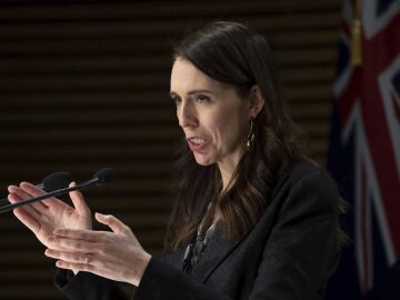"Ha sido un ataque violento, sin sentido, contra neozelandeses inocentes", dijo en una rueda de prensa la primera ministra de Nueva Zelanda, Jacinda Ardern, al remarcar que el "extremista" era conocido por las autoridades de su país