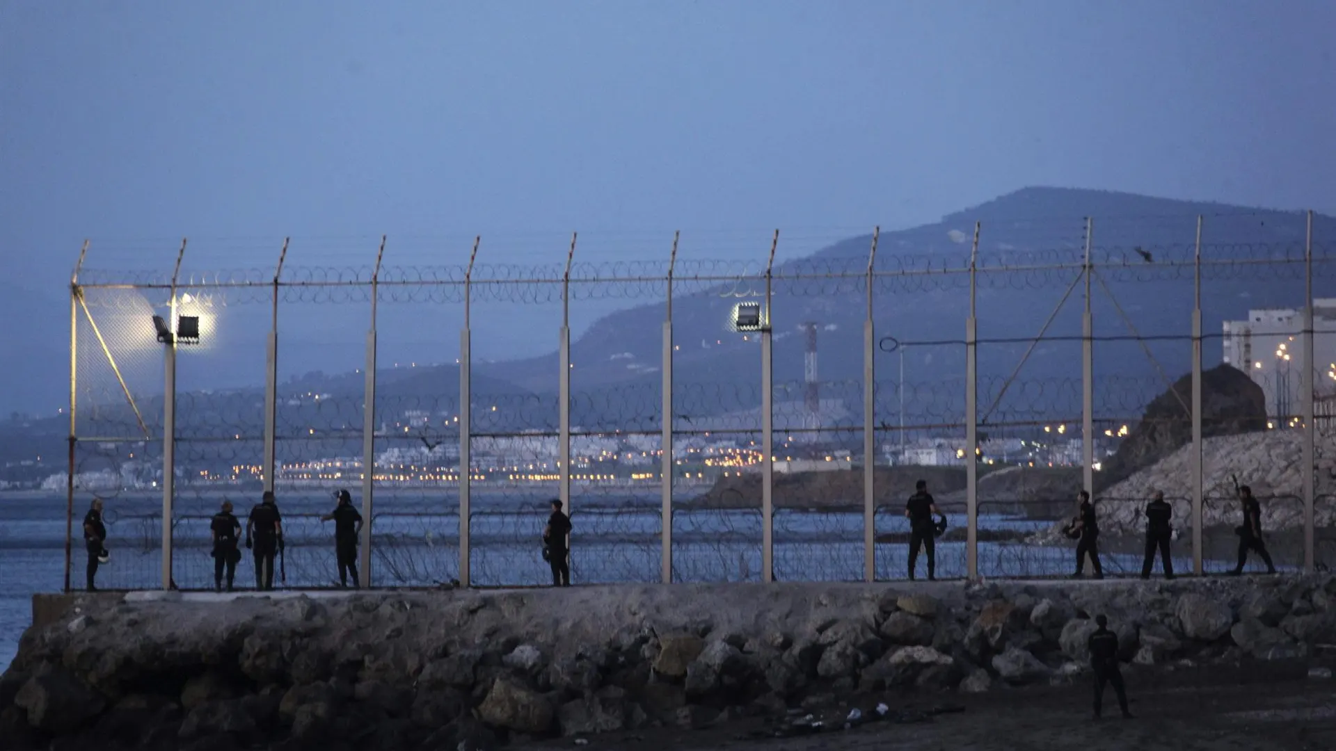 Muere un inmigrante marroqu&iacute; al intentar entrar a nado en Ceuta