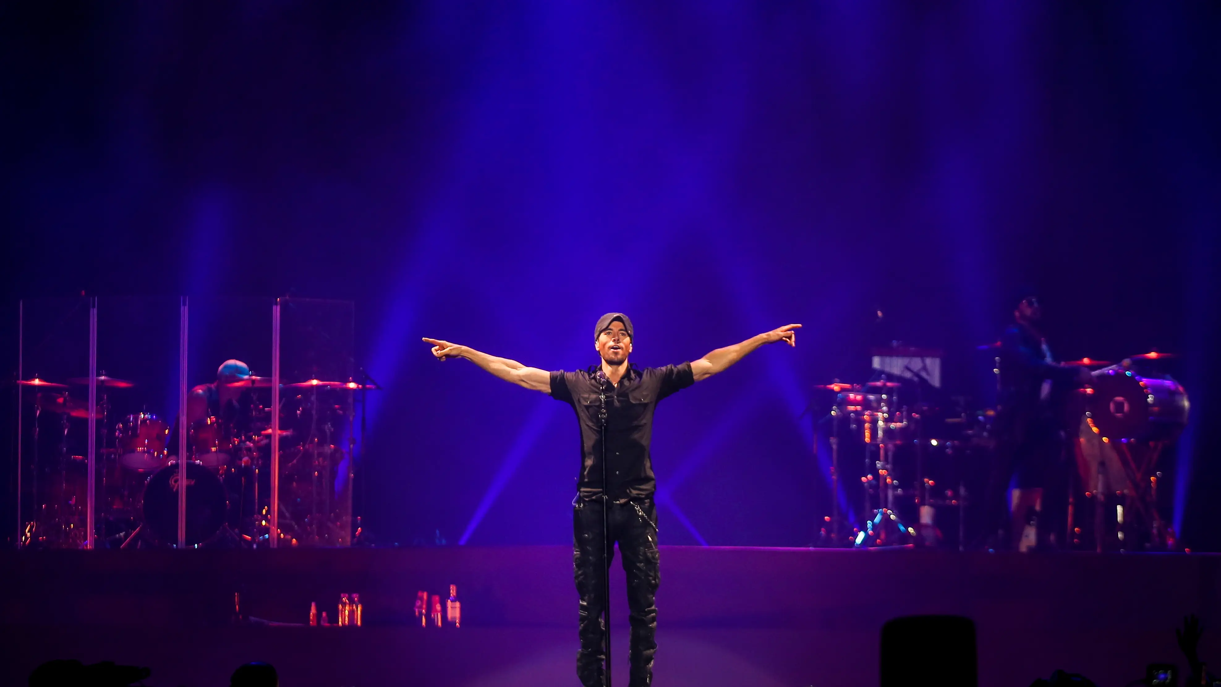 Enrique Iglesias durante un concierto de la gira 'Live in Concerts' en Lisboa