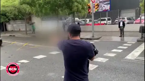 La insólita llamada de un carterista a los Mossos para que le ayuden a entrar en el metro de Barcelona La insólita llamada de un carterista a los Mossos para que le ayuden a entrar en el metro de Barcelona