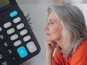 El SEPE explica cómo seguir cobrando el paro si tienes 65 años y no te puedes jubilar El SEPE explica cómo seguir cobrando el paro si tienes 65 años y no te puedes jubilar