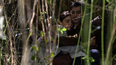 Estallido de pasión desmedida: los cinco momentos más románticos de 'Tierra Amarga'