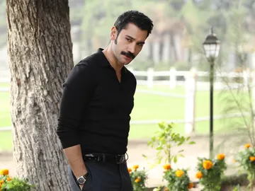 ¿Quién es Uğur Güneş? Conocemos a uno de los protagonistas de ‘Tierra Amarga’ ¿Quién es Uğur Güneş? Conocemos a uno de los protagonistas de ‘Tierra Amarga’