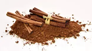 Imagen de archivo de canela Alerta alimentaria: Piden retirar botes de canela en polvo por la presencia de sulfitos no declarados