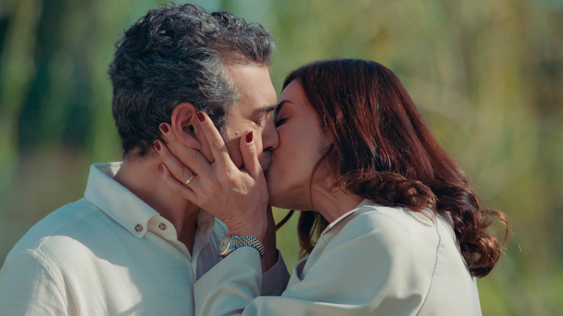 El beso entre Asya y Volkan que despierta la furia de Derin 