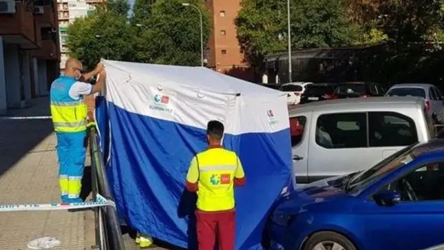 Madrid | Muere una mujer de 50 años al caer del piso 5 de un edificio de Fuenlabrada mientras limpiaba los cristales Madrid | Muere una mujer de 50 años al caer del piso 5 de un edificio de Fuenlabrada mientras limpiaba los cristales
