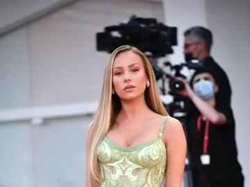 Ester Expósito, protagonista del Festival de Venecia con melena extra larga y vestido de encaje Ester Expósito, protagonista del Festival de Venecia con melena extra larga y vestido de encaje
