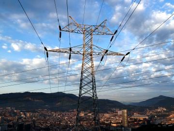 ¿Por qué es tan cara la luz? Así se fija el precio