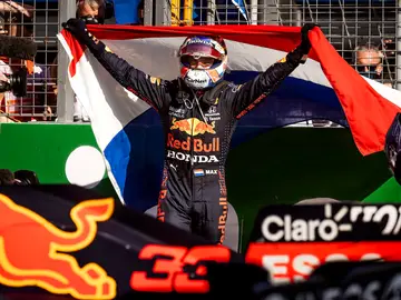 Verstappen vuelve a ser líder tras ganar el GP de los Países Bajos por delante de Hamilton, Alonso 6º y Sainz 7º Verstappen vuelve a ser líder tras ganar el GP de los Países Bajos por delante de Hamilton, Alonso 6º y Sainz 7º
