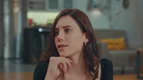 El mundo idílico de Asya salta por los aires: de una familia perfecta a una infidelidad con bebé incluido El mundo idílico de Asya salta por los aires: de una familia perfecta a una infidelidad con bebé incluido