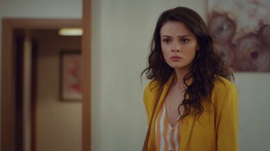 Sevgi planta cara a las duras palabras de su padre: “Tienes prohibido ver al mendrugo ese”