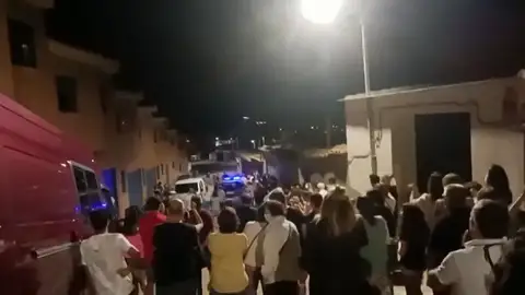 Los vecinos de Almonacid logran que los okupas de 4 viviendas se marchen gracias a una cacerolada Los vecinos de Almonacid logran que los okupas de 4 viviendas se marchen gracias a una cacerolada