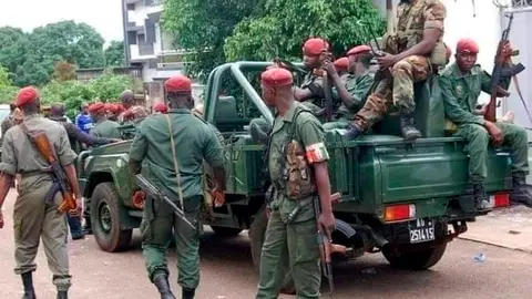 Los militares derrocan al presidente de Guinea-Conakri en un golpe de Estado Los militares derrocan al presidente de Guinea-Conakri en un golpe de Estado