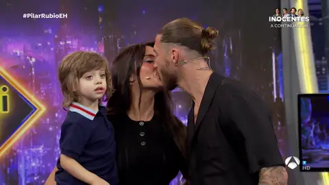 Sergio Ramos sorprende a Pilar Rubio en 'El Hormiguero 3.0': aparece con uno de sus hijos Sergio Ramos sorprende a Pilar Rubio en 'El Hormiguero 3.0': aparece con uno de sus hijos