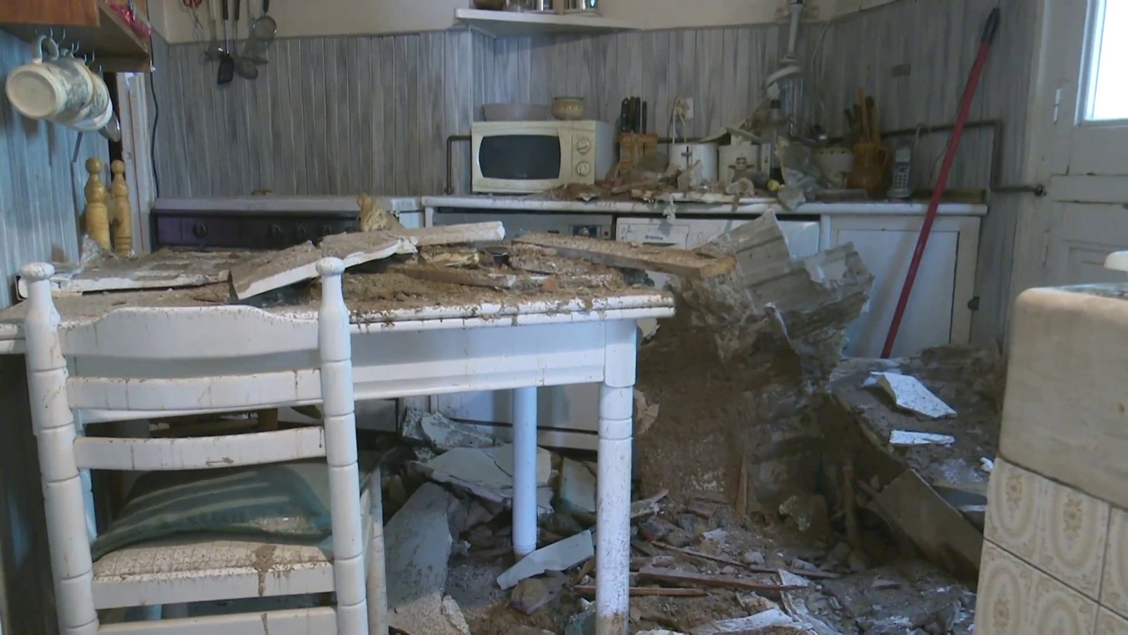 Una anciana de 94 años a punto de perder su casa por unas obras de remodelación para convertirla en un ático de lujo Una anciana de 94 años a punto de perder su casa por unas obras de remodelación para convertirla en un ático de lujo
