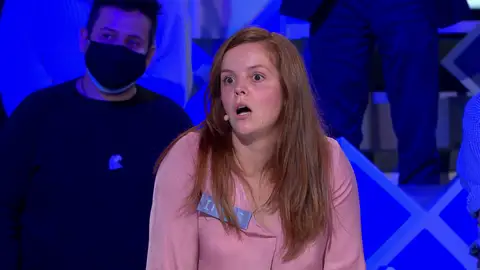 ¡Ha enloquecido! Inés revoluciona el plató de ‘La ruleta de la suerte’ tras caer en el bote ¡Ha enloquecido! Inés revoluciona el plató de ‘La ruleta de la suerte’ tras caer en el bote