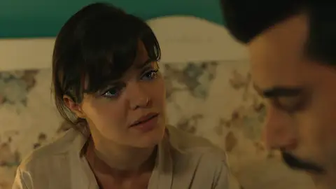 Demir le confiesa a Züleyha que piensa en volver a la mansión con su familia Este le ha contado que debe volver para proteger a la familia y a la joven no le ha sentado bien la noticia.