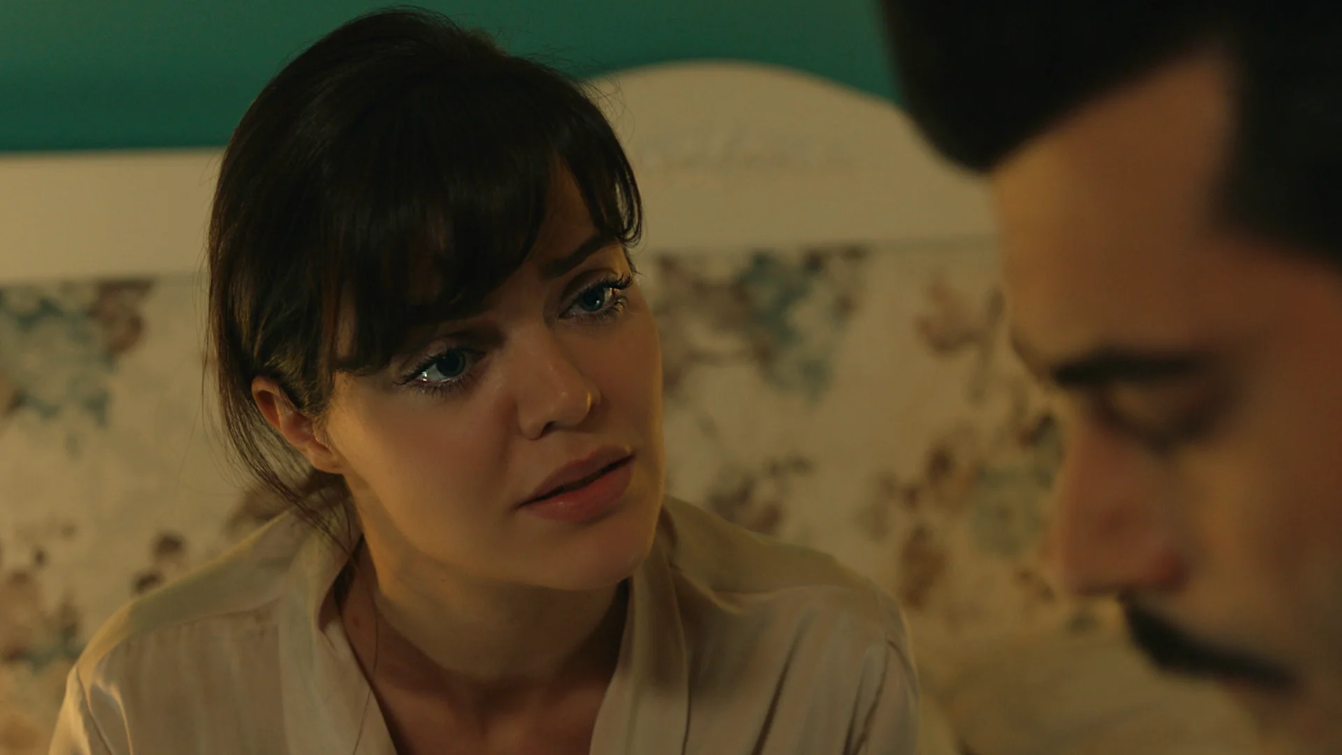 Demir le confiesa a Züleyha que piensa en volver a la mansión con su familia Este le ha contado que debe volver para proteger a la familia y a la joven no le ha sentado bien la noticia.