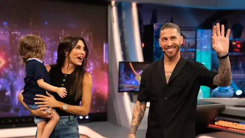 Sergio Ramos sorprende a Pilar Rubio en 'El Hormiguero 3.0': aparece con uno de sus hijos Sergio Ramos sorprende a Pilar Rubio en 'El Hormiguero 3.0': aparece con uno de sus hijos