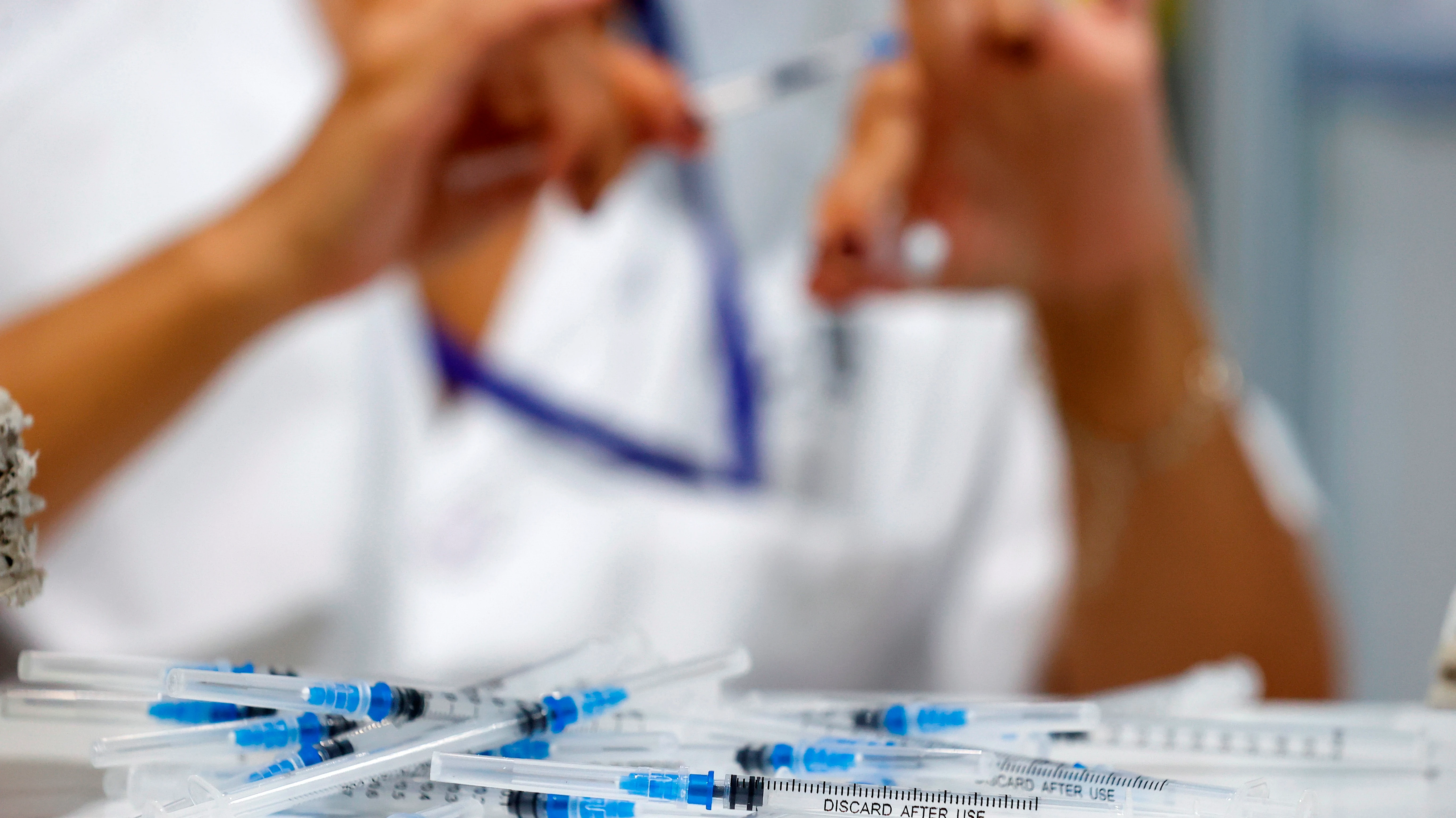 La EMA estudia la petici&oacute;n de Pfizer de una tercera dosis de la vacuna contra el coronavirus