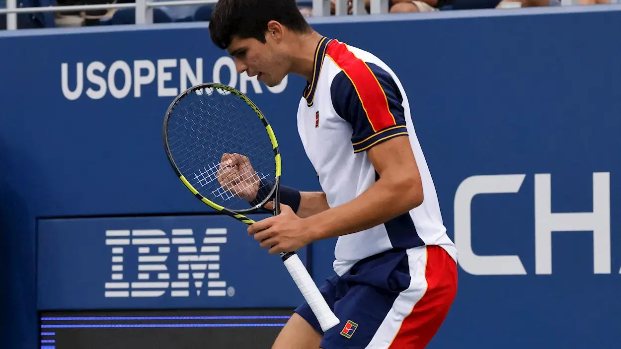 Carlos Alcaraz hace historia y accede, a sus 18 años, a los cuartos de final del Open US Carlos Alcaraz hace historia y accede, a sus 18 años, a los cuartos de final del Open US