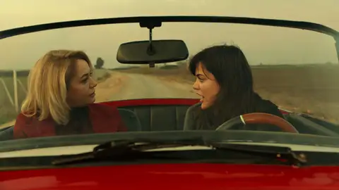 Sermin pasa la línea con Züleyha: “¿No será que todavía sigues sintiendo algo por Yilmaz?” La joven se ha enfadado tanto que ha dejado a Sermin en medio de la nada.