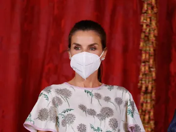 La reina Letizia brilla con un conjunto de 1981 que heredó de Doña Sofía La reina Letizia brilla con un conjunto de 1981 que heredó de Doña Sofía