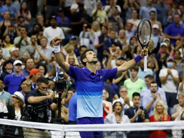 El serbio Novak Djokovic celebra su victoria sobre el estadounidense Jenson Brooksby El serbio Novak Djokovic celebra su victoria sobre el estadounidense Jenson Brooksby