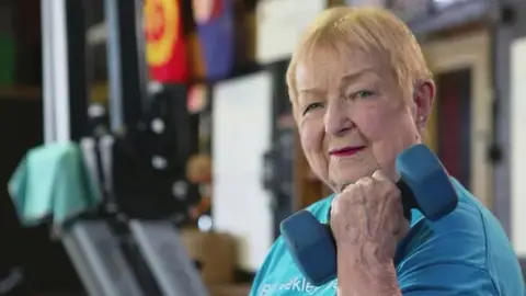 Así es Edith Murway-Traina, la levantadora de pesas más longeva del mundo con 100 años Así es Edith Murway-Traina, la levantadora de pesas más longeva del mundo con 100 años